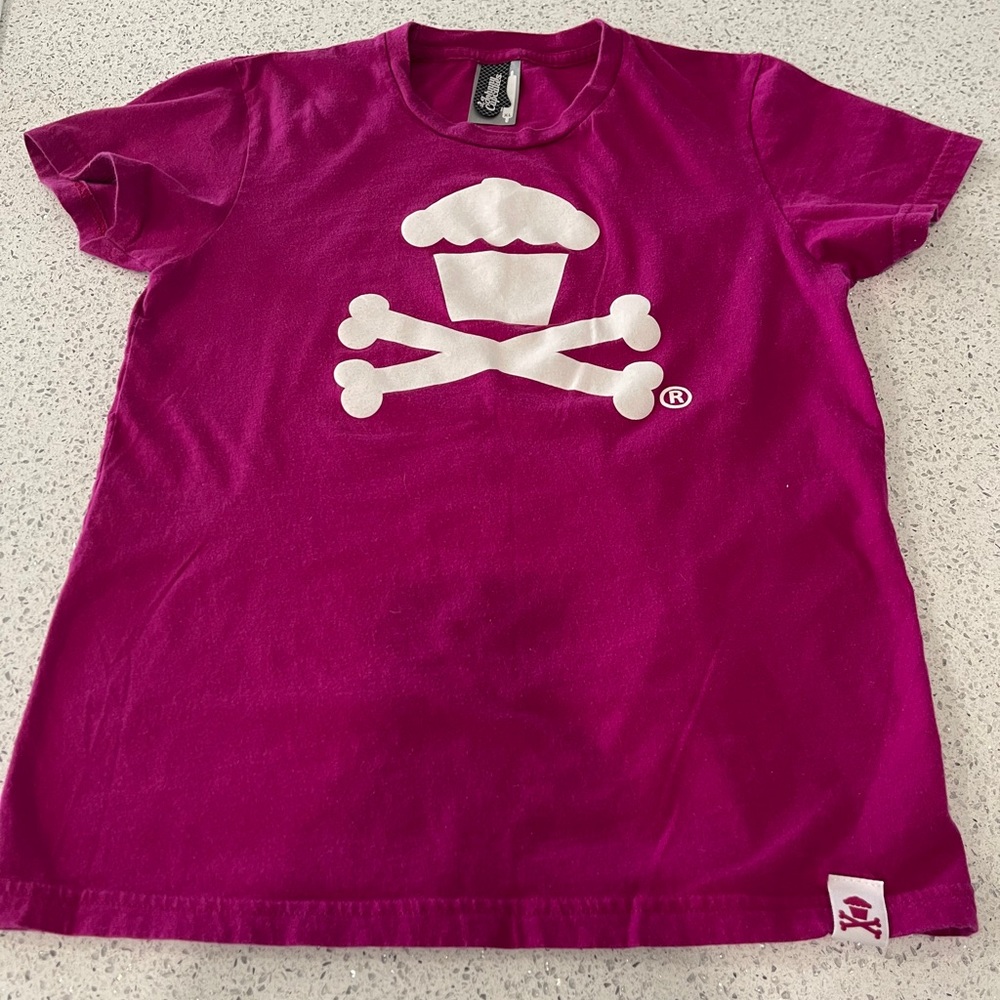 Pink raspberry Johnny cupcakes t-shirt XL